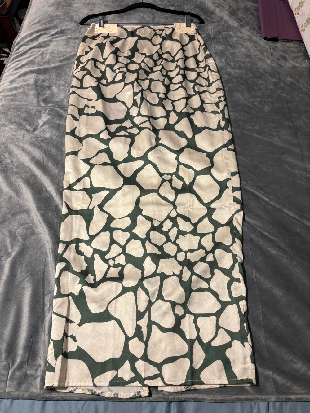 Pretty Little Thing Cream Maxi Skirt w/Dark Green Abstract Print and Side Zip 6